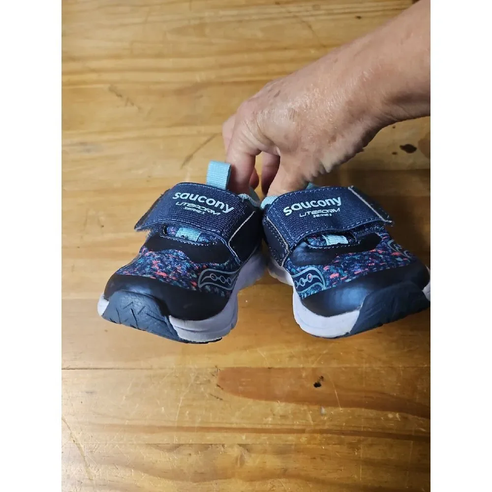 Saucony Baby Liteform Sneaker, Form‎ 2U Size 4.5w blue multicolor